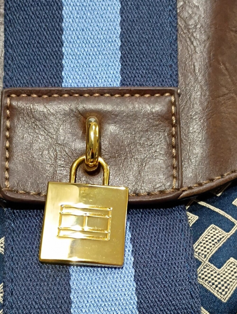 NWT TOMMY BAG - Picture 4 of 6
